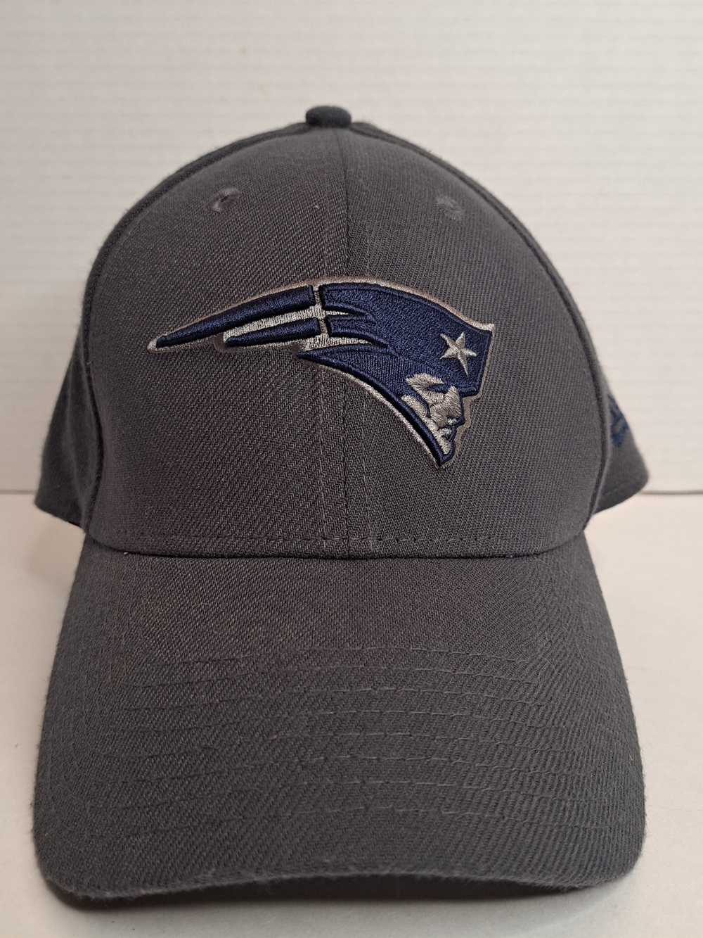 New Era 39 Thirty NFL New England Patriots Med/Large Ballcap Grey